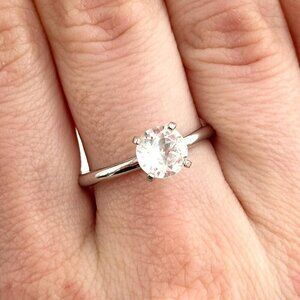 Minimalist Silver Toned Vintage Solitaire Cubic Zirconia Gemstone Ring - sz 8